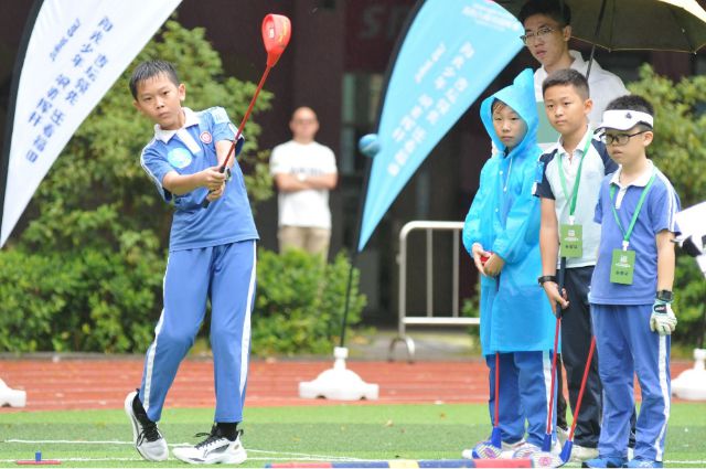 第二届中小学生高尔夫球校园联赛马竞合作伙伴深圳市福田区举办(图1)